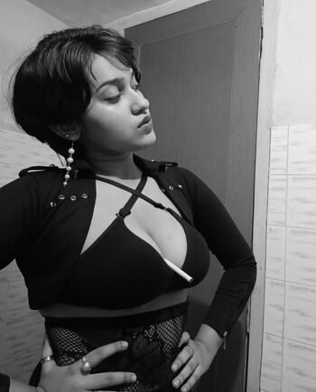 Abhipsa karmakar page leaked private photo uncensored HD quality