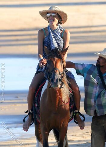Alessandra ambrosio  page leaked private photo uncensored HD quality