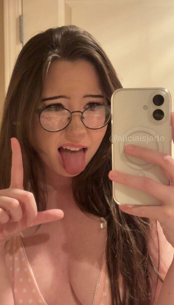 Aliciajade leaked private photo uncensored HD quality