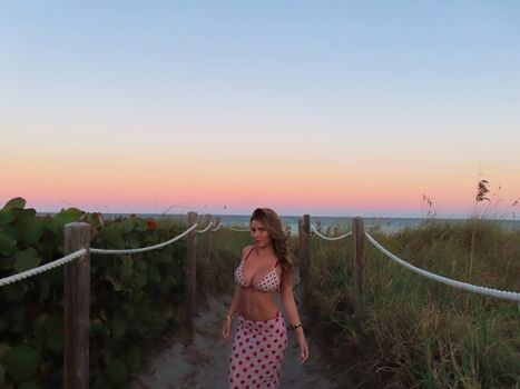 Ariana white page leaked private photo uncensored HD quality