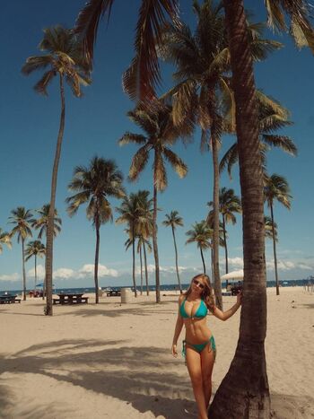 Ariana white page leaked private photo uncensored HD quality