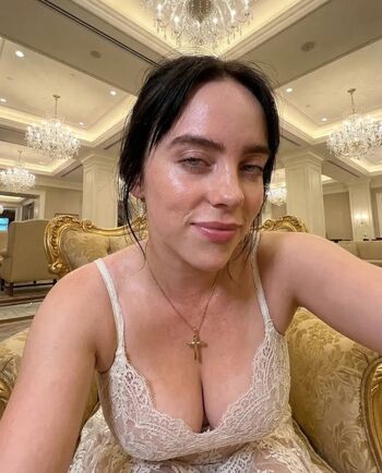 Billie eilish  page leaked private photo uncensored HD quality