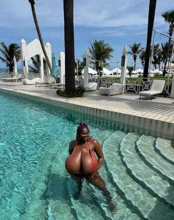 Chioma lovv page leaked private photo uncensored HD quality