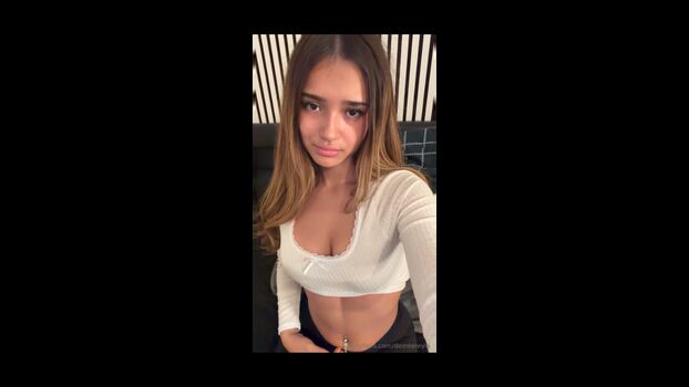Deineeleyla leaked private photo uncensored HD quality