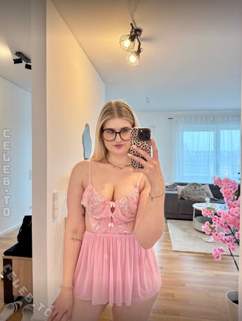 Deineemilia leaked private photo uncensored HD quality