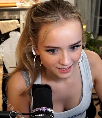Easyemi leaked private photo uncensored HD quality