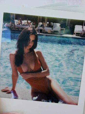 Emily ratajkowski  page leaked private photo uncensored HD quality