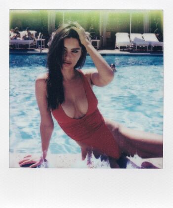 Emily ratajkowski  page leaked private photo uncensored HD quality