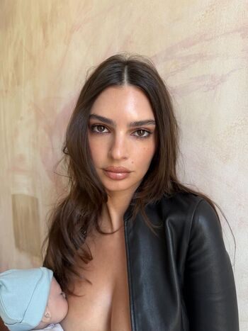Emily ratajkowski leaked private photo uncensored HD quality