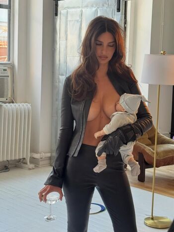 Emily ratajkowski leaked private photo uncensored HD quality