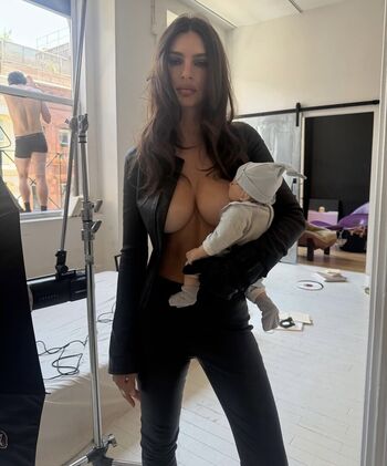 Emily ratajkowski leaked private photo uncensored HD quality