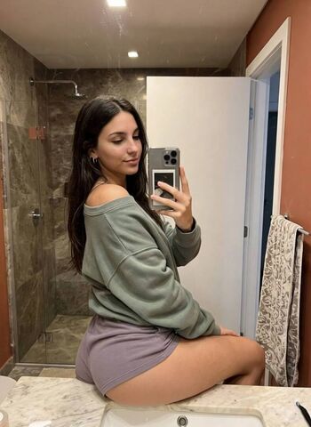 Emilysal leaked private photo uncensored HD quality