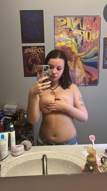 Emilyyyrae page leaked private photo uncensored HD quality