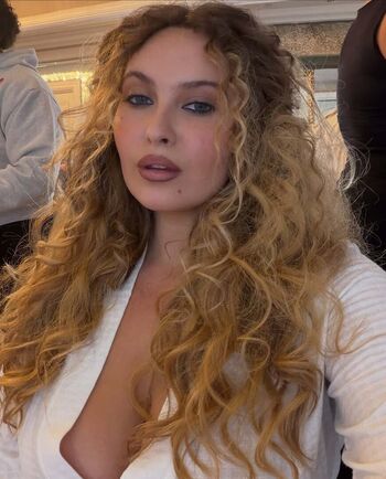 Erinmhk page leaked private photo uncensored HD quality