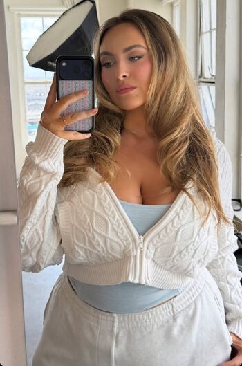 Erinmhk page leaked private photo uncensored HD quality