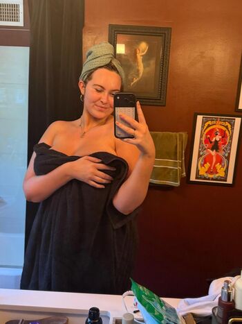 Erinmhk page leaked private photo uncensored HD quality