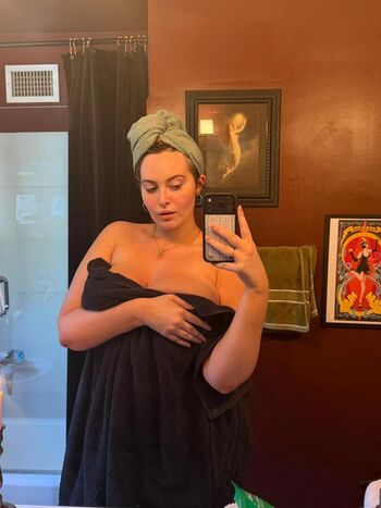Erinmhk page leaked private photo uncensored HD quality