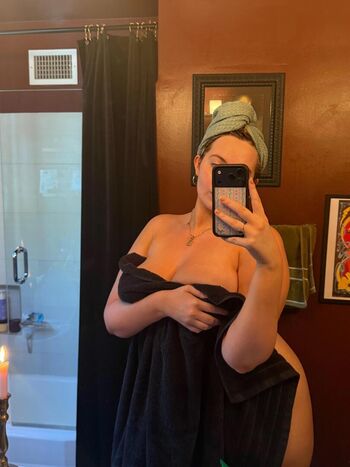 Erinmhk page leaked private photo uncensored HD quality