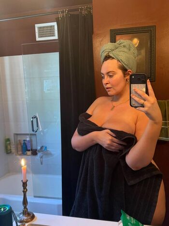 Erinmhk page leaked private photo uncensored HD quality