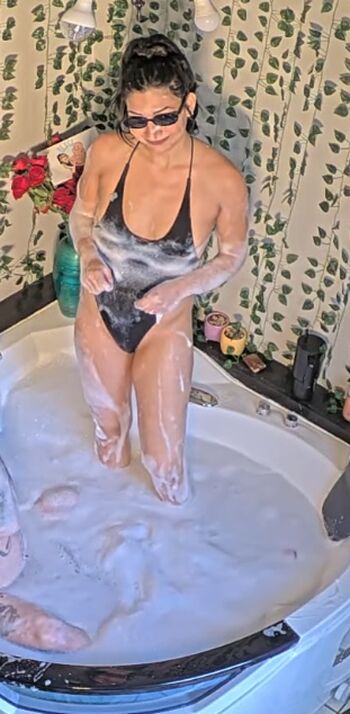 Fishtanklive page leaked private photo uncensored HD quality