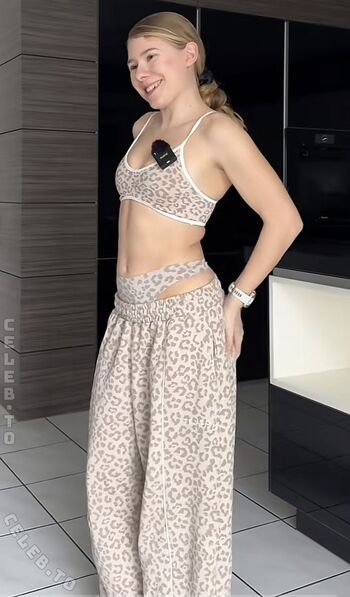 Fitbyhannaah leaked private photo uncensored HD quality