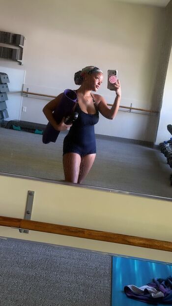 Halle bailey leaked private photo uncensored HD quality