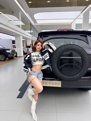 Hitomi songyuxin leaked private photo uncensored HD quality