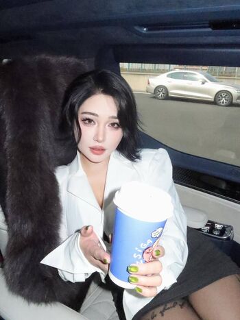 Hitomi songyuxin leaked private photo uncensored HD quality