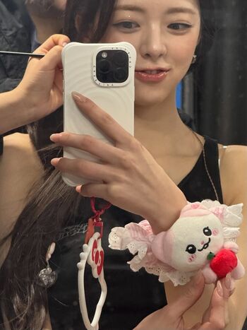 Itzy all in us page leaked private photo uncensored HD quality