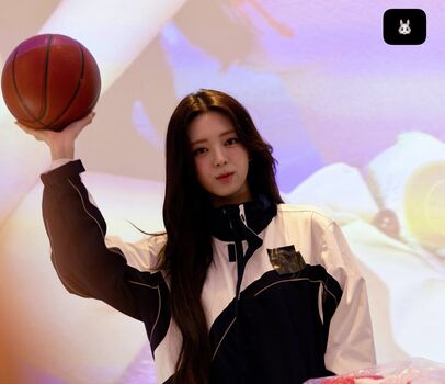 Itzy all in us leaked private photo uncensored HD quality