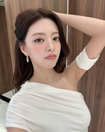 Itzy all in us leaked private photo uncensored HD quality
