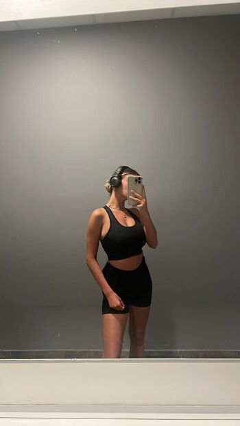 Laurapourlesintimes leaked private photo uncensored HD quality