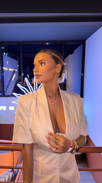 Laurapourlesintimes leaked private photo uncensored HD quality