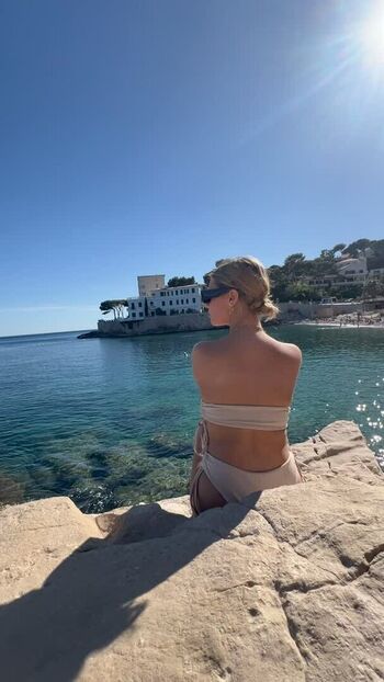 Laurapourlesintimes leaked private photo uncensored HD quality
