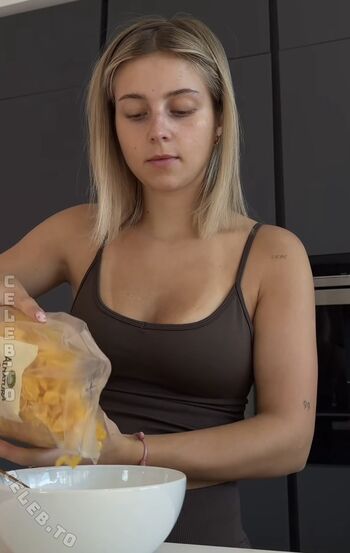 Lea breuer page leaked private photo uncensored HD quality