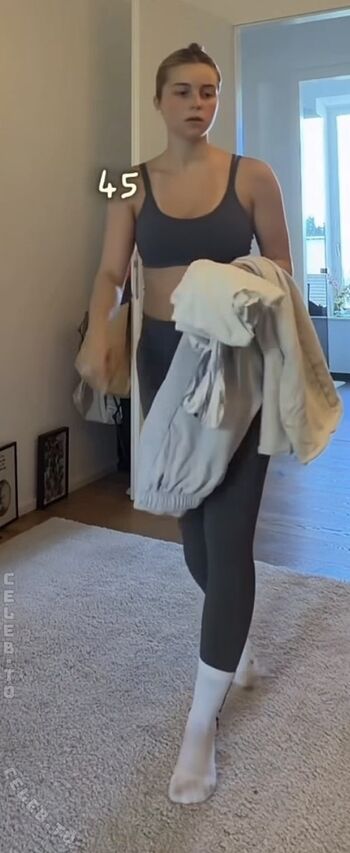 Lea breuer page leaked private photo uncensored HD quality