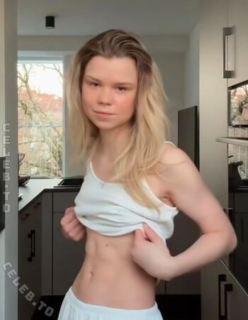 Lea peach  page leaked private photo uncensored HD quality