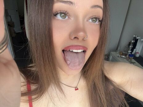 Louiselaingx leaked private photo uncensored HD quality