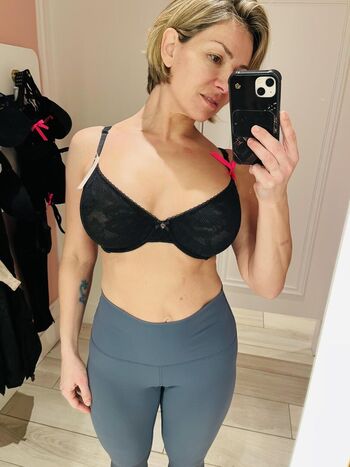 Mature women leaked private photo uncensored HD quality