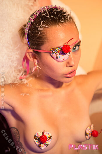 Miley cyrus page leaked private photo uncensored HD quality