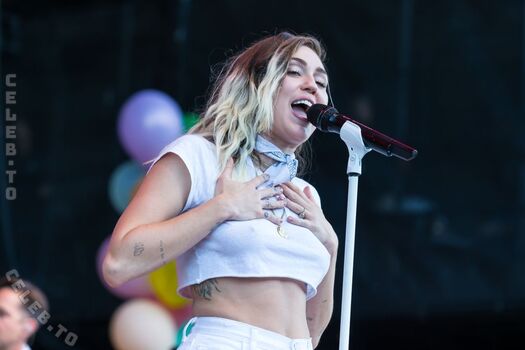 Miley cyrus page leaked private photo uncensored HD quality
