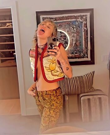 Miley cyrus page leaked private photo uncensored HD quality