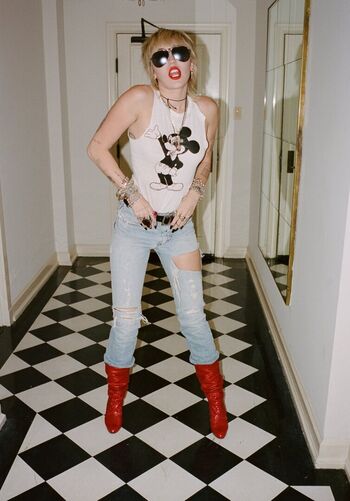 Miley cyrus leaked private photo uncensored HD quality
