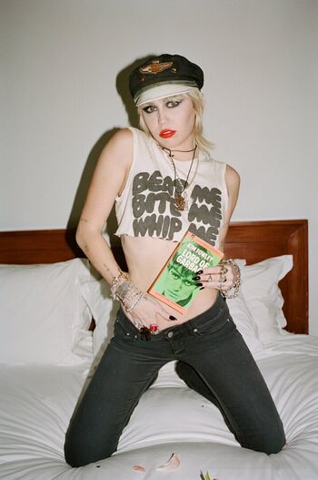 Miley cyrus leaked private photo uncensored HD quality