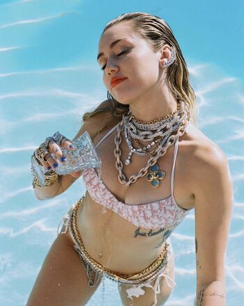 Miley cyrus leaked private photo uncensored HD quality