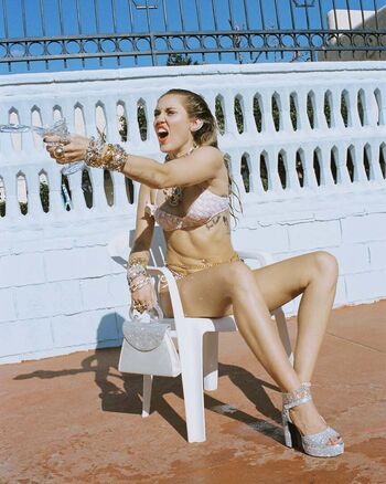 Miley cyrus leaked private photo uncensored HD quality