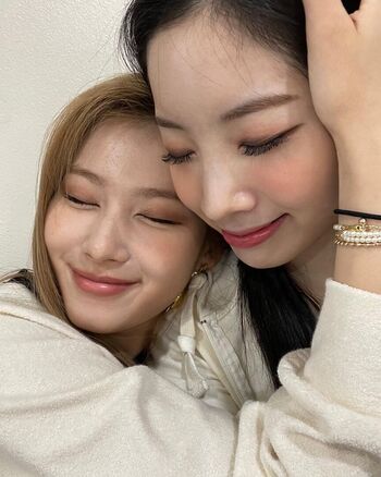 Minatozaki sana page leaked private photo uncensored HD quality