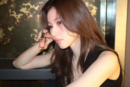 Minatozaki sana page leaked private photo uncensored HD quality