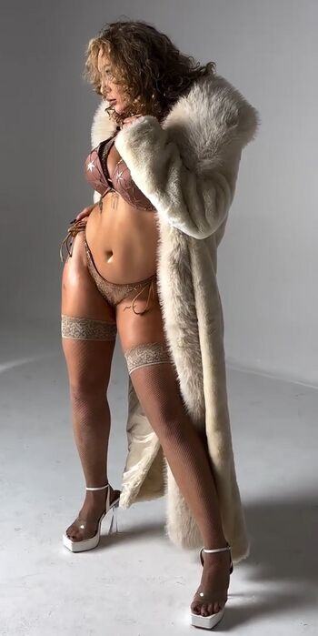 Nikkita lyons  page leaked private photo uncensored HD quality