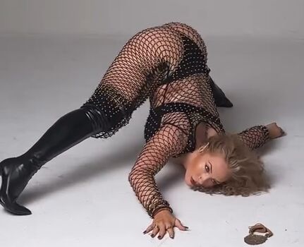 Nikkita lyons  page leaked private photo uncensored HD quality